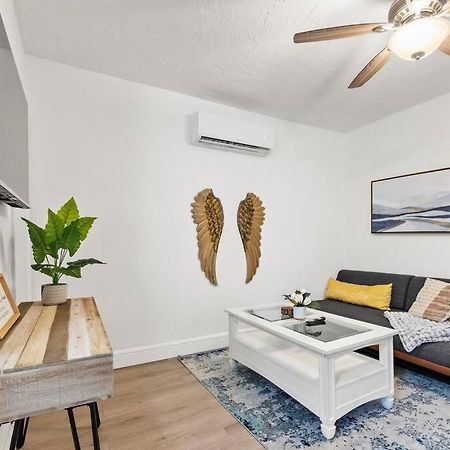 Intimate Casita Mia Minutes Away From Airport, Calle 8, Brickell, Coral Gables, The Beach And More! ไมอามี ภายนอก รูปภาพ