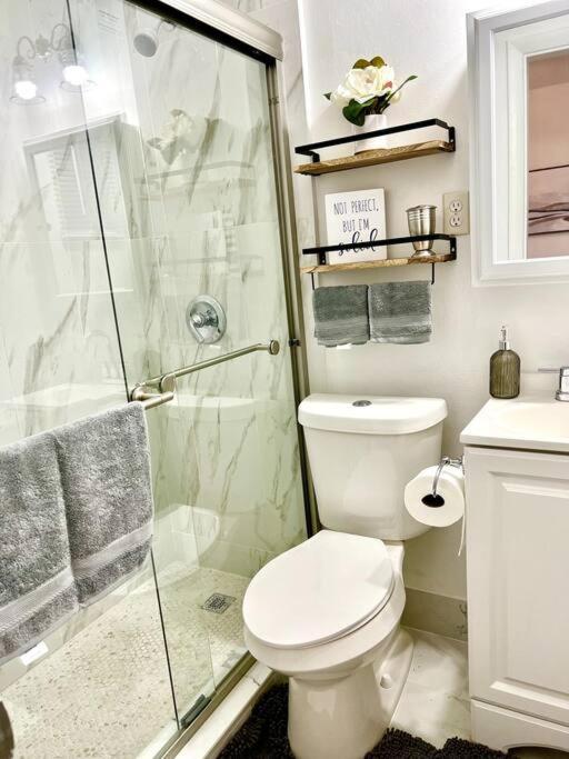 Intimate Casita Mia Minutes Away From Airport, Calle 8, Brickell, Coral Gables, The Beach And More! ไมอามี ภายนอก รูปภาพ