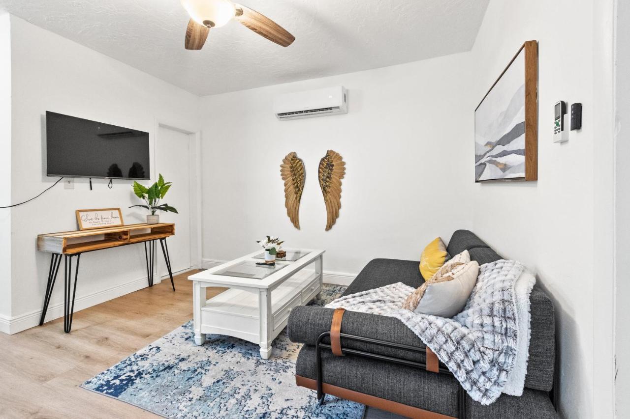 Intimate Casita Mia Minutes Away From Airport, Calle 8, Brickell, Coral Gables, The Beach And More! ไมอามี ภายนอก รูปภาพ