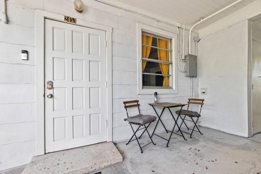 Intimate Casita Mia Minutes Away From Airport, Calle 8, Brickell, Coral Gables, The Beach And More! ไมอามี ภายนอก รูปภาพ