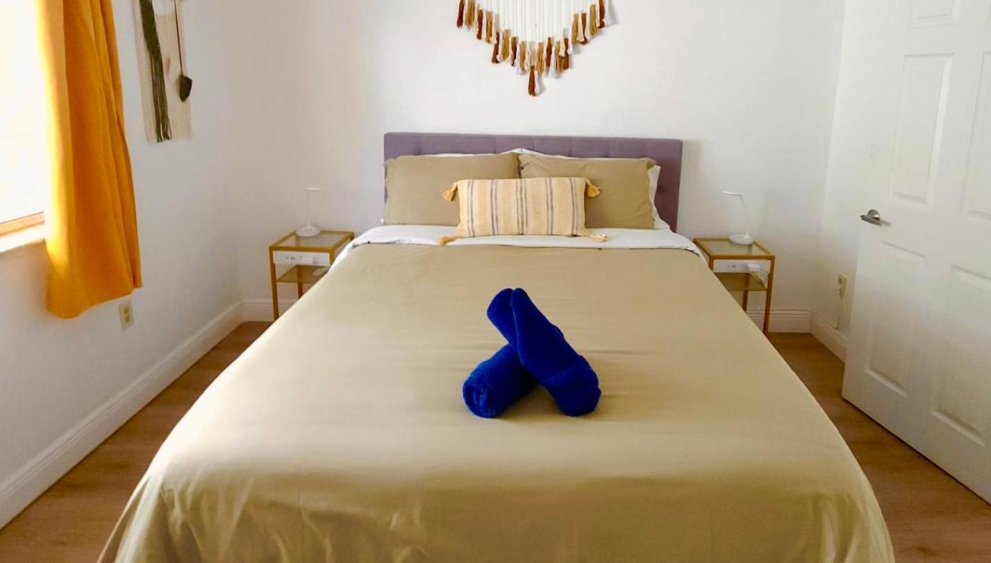 Intimate Casita Mia Minutes Away From Airport, Calle 8, Brickell, Coral Gables, The Beach And More! ไมอามี ภายนอก รูปภาพ