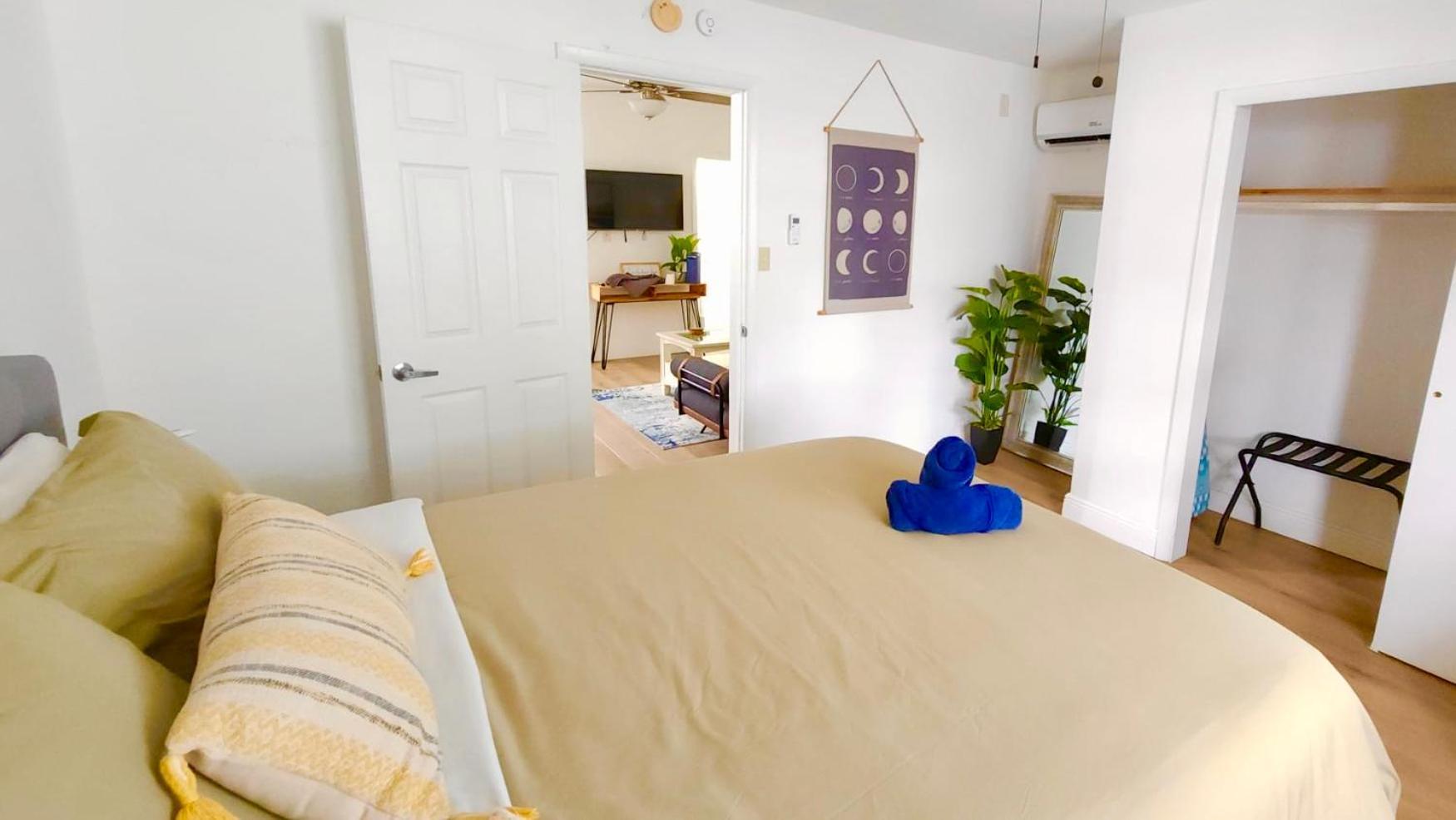 Intimate Casita Mia Minutes Away From Airport, Calle 8, Brickell, Coral Gables, The Beach And More! ไมอามี ภายนอก รูปภาพ